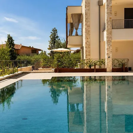 Apartment Salvatorehomes - Casa Serenia - Ultra Luxury Duplex In The Heart Of With Dream Garden & Direct Infinity Pool Access *