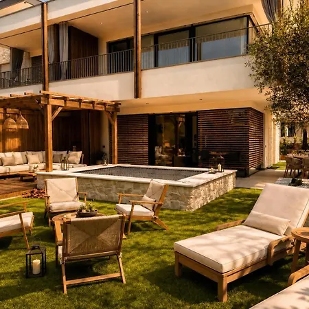 Appartamento Salvatorehomes - Casa Serenia - Ultra Luxury Duplex In The Heart Of With Dream Garden & Direct Infinity Pool Access *