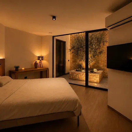 Apartment Salvatorehomes - Casa Serenia - Ultra Luxury Duplex In The Heart Of With Dream Garden & Direct Infinity Pool Access