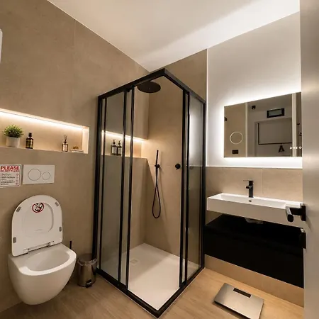 Salvatorehomes - Casa Serenia - Ultra Luxury Duplex In The Heart Of With Dream Garden & Direct Infinity Pool Access Appartamento *