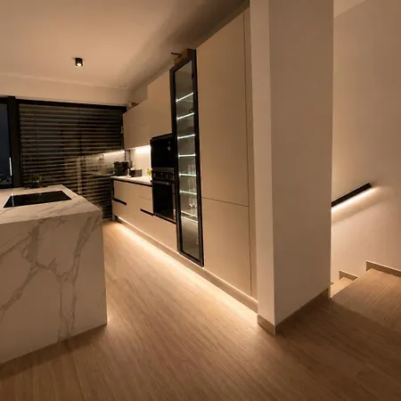 Apartment Salvatorehomes - Casa Serenia - Ultra Luxury Duplex In The Heart Of With Dream Garden & Direct Infinity Pool Access *