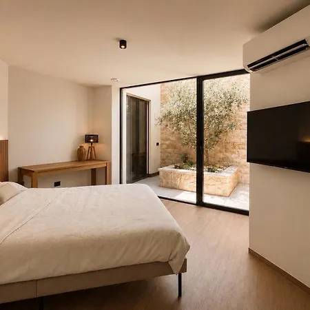 Salvatorehomes - Casa Serenia - Ultra Luxury Duplex In The Heart Of With Dream Garden & Direct Infinity Pool Access Apartment Bardolino