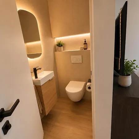 Salvatorehomes - Casa Serenia - Ultra Luxury Duplex In The Heart Of With Dream Garden & Direct Infinity Pool Access Apartment *