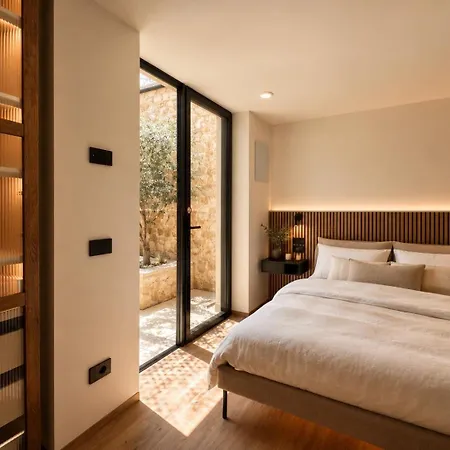 Appartamento Salvatorehomes - Casa Serenia - Ultra Luxury Duplex In The Heart Of With Dream Garden & Direct Infinity Pool Access *
