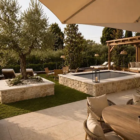Apartment Salvatorehomes - Casa Serenia - Ultra Luxury Duplex In The Heart Of With Dream Garden & Direct Infinity Pool Access *