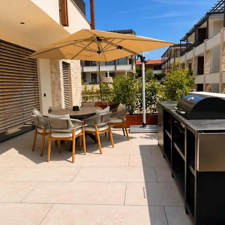 Apartment Salvatorehomes - Casa Serenia - Ultra Luxury Duplex In The Heart Of With Dream Garden & Direct Infinity Pool Access *