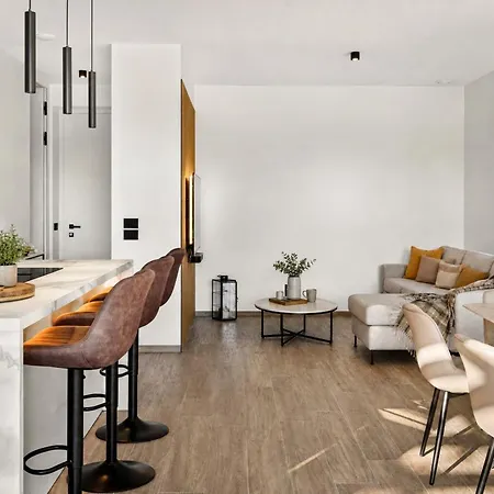 Salvatorehomes - Casa Serenia - Ultra Luxury Duplex In The Heart Of With Dream Garden & Direct Infinity Pool Access Bardolino