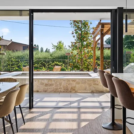 Appartamento Salvatorehomes - Casa Serenia - Ultra Luxury Duplex In The Heart Of With Dream Garden & Direct Infinity Pool Access Bardolino