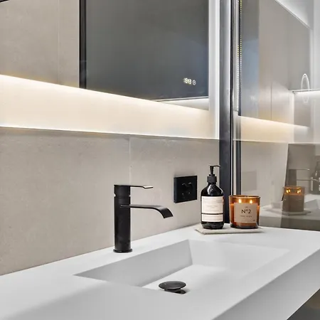 Salvatorehomes - Casa Serenia - Ultra Luxury Duplex In The Heart Of With Dream Garden & Direct Infinity Pool Access *