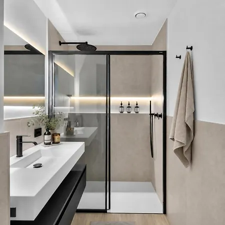 Salvatorehomes - Casa Serenia - Ultra Luxury Duplex In The Heart Of With Dream Garden & Direct Infinity Pool Access Appartamento *