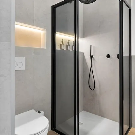 Salvatorehomes - Casa Serenia - Ultra Luxury Duplex In The Heart Of With Dream Garden & Direct Infinity Pool Access * Bardolino