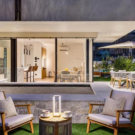 Salvatorehomes - Casa Serenia - Ultra Luxury Duplex In The Heart Of With Dream Garden & Direct Infinity Pool Access Appartamento *