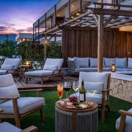 Salvatorehomes - Casa Serenia - Ultra Luxury Duplex In The Heart Of With Dream Garden & Direct Infinity Pool Access Bardolino