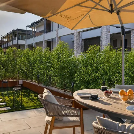Appartamento Salvatorehomes - Casa Serenia - Ultra Luxury Duplex In The Heart Of With Dream Garden & Direct Infinity Pool Access *