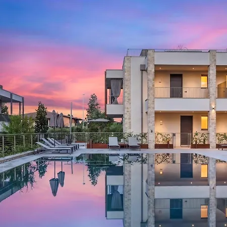 Appartamento Salvatorehomes - Casa Serenia - Ultra Luxury Duplex In The Heart Of With Dream Garden & Direct Infinity Pool Access *